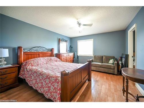 92 Pleasant Ridge Road, Brantford, ON - Indoor Photo Showing Bedroom