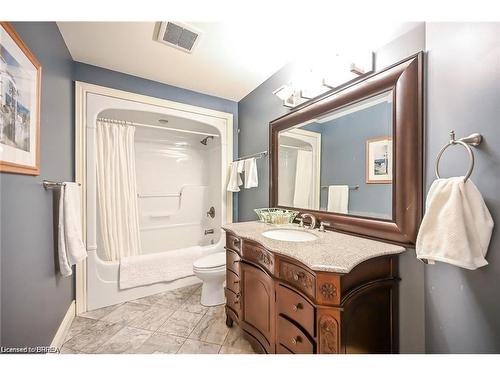 92 Pleasant Ridge Road, Brantford, ON - Indoor Photo Showing Bathroom