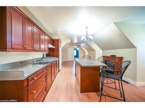 92 Pleasant Ridge Road, Brantford, ON - Indoor Photo Showing Kitchen