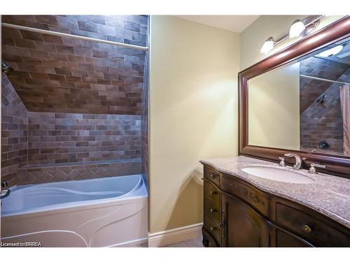 92 Pleasant Ridge Road, Brantford, ON - Indoor Photo Showing Bathroom