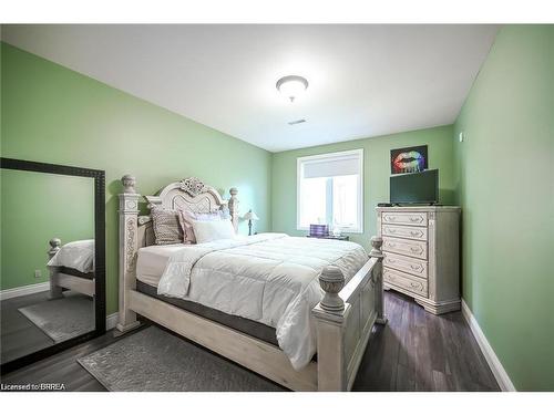 92 Pleasant Ridge Road, Brantford, ON - Indoor Photo Showing Bedroom