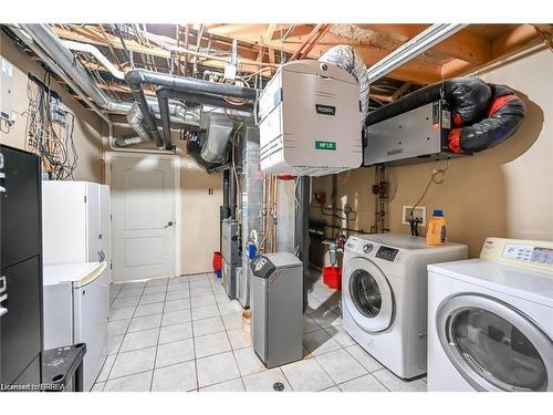 92 Pleasant Ridge Road, Brantford, ON - Indoor Photo Showing Laundry Room