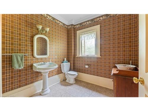 61 King Street N, Oakland, ON - Indoor Photo Showing Bathroom