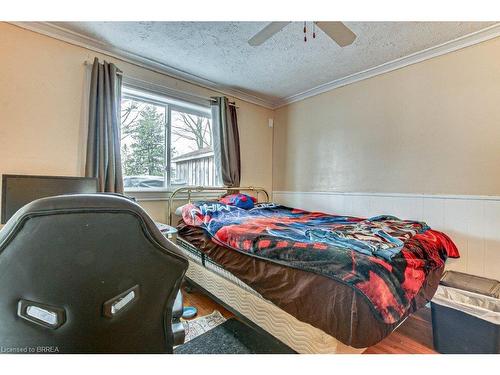 570 Henry Street, Woodstock, ON - Indoor Photo Showing Bedroom