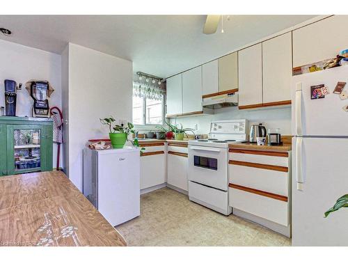 570 Henry Street, Woodstock, ON - Indoor Photo Showing Kitchen