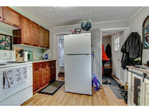 570 Henry Street, Woodstock, ON - Indoor Photo Showing Kitchen