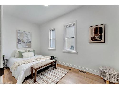 149 Dundas Street, Brantford, ON - Indoor Photo Showing Bedroom
