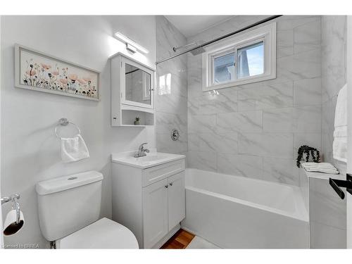 149 Dundas Street, Brantford, ON - Indoor Photo Showing Bathroom