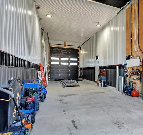 470 Lakeshore Road, Selkirk, ON - Indoor Photo Showing Garage