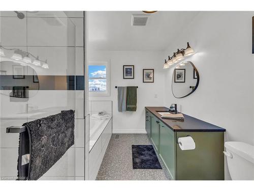 55 Lovell Crescent, Brantford, ON - Indoor Photo Showing Bathroom