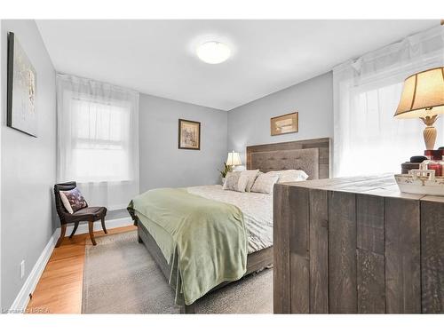 68 Devon Street, Brantford, ON - Indoor Photo Showing Bedroom