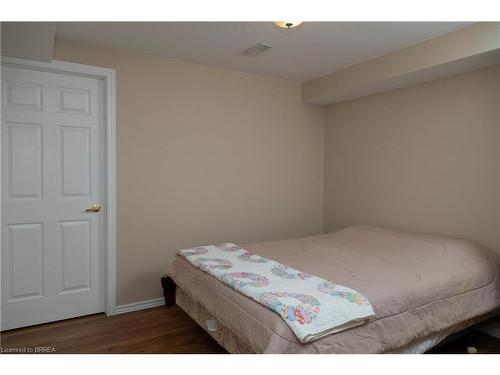 15-146 North Park Street, Brantford, ON - Indoor Photo Showing Bedroom