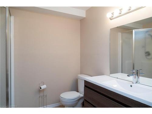 15-146 North Park Street, Brantford, ON - Indoor Photo Showing Bathroom