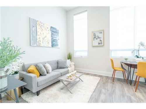 305-11 Queen Street, Brantford, ON - Indoor Photo Showing Living Room