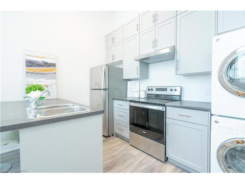 305-11 Queen Street, Brantford, ON - Indoor Photo Showing Kitchen