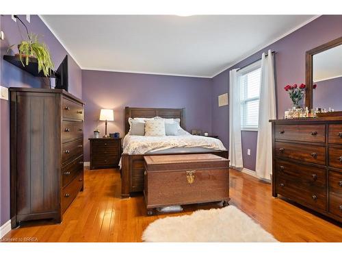 81 East 24Th Street, Hamilton, ON - Indoor Photo Showing Bedroom