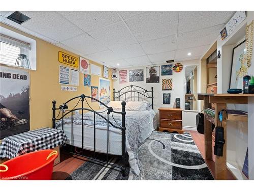 81 East 24Th Street, Hamilton, ON - Indoor Photo Showing Bedroom