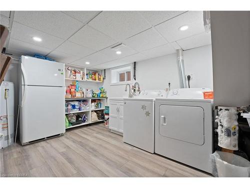 81 East 24Th Street, Hamilton, ON - Indoor Photo Showing Laundry Room