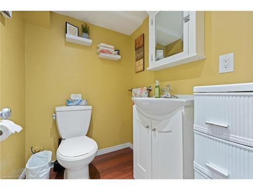 81 East 24Th Street, Hamilton, ON - Indoor Photo Showing Bathroom