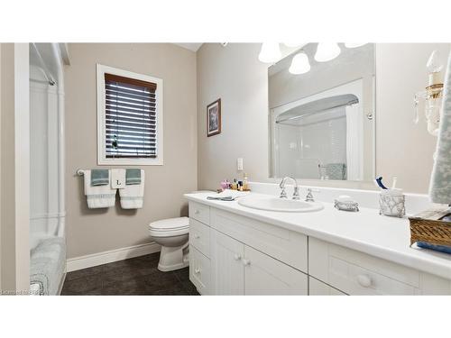 19 Yin Street, Waterford, ON - Indoor Photo Showing Bathroom