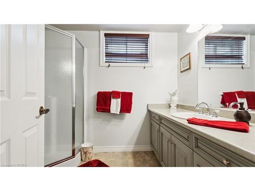 19 Yin Street, Waterford, ON - Indoor Photo Showing Bathroom