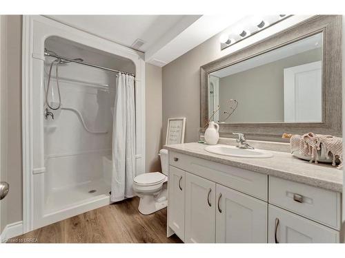 53 Herbert Street, Brantford, ON - Indoor Photo Showing Bathroom