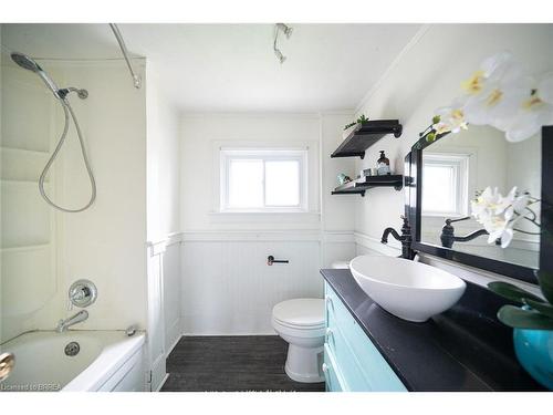 55 Elgin Avenue, Simcoe, ON - Indoor Photo Showing Bathroom