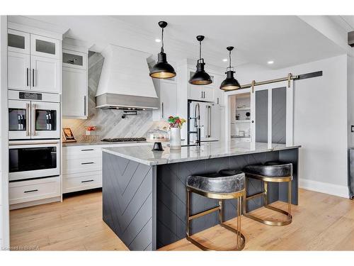 33 Cedar Drive, Turkey Point, ON - Indoor Photo Showing Kitchen With Upgraded Kitchen