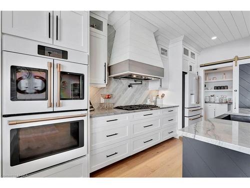 33 Cedar Drive, Turkey Point, ON - Indoor Photo Showing Kitchen With Upgraded Kitchen
