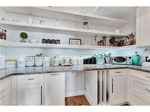 33 Cedar Drive, Turkey Point, ON - Indoor Photo Showing Kitchen