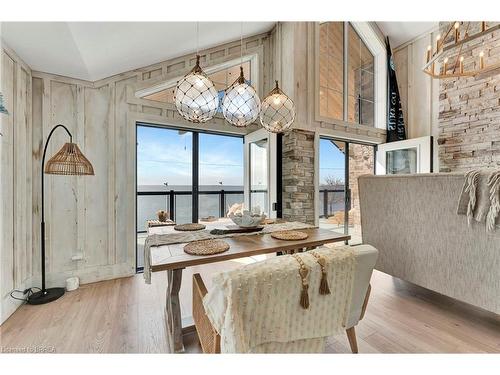 33 Cedar Drive, Turkey Point, ON - Indoor Photo Showing Dining Room