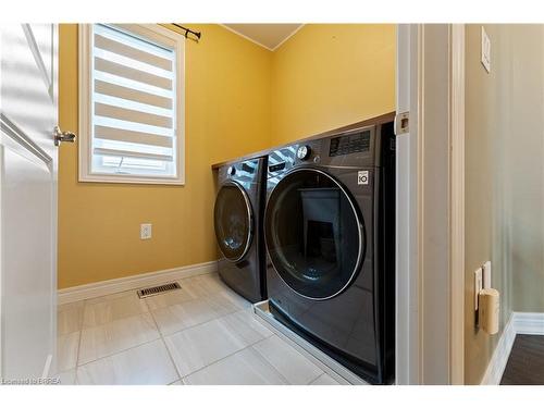 8 Lorne Card Drive, Paris, ON - Indoor Photo Showing Laundry Room