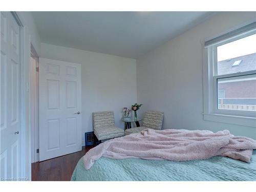 38 Abigail Avenue, Brantford, ON - Indoor Photo Showing Bedroom