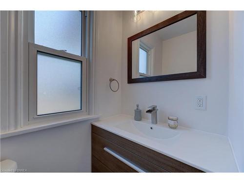 38 Abigail Avenue, Brantford, ON - Indoor Photo Showing Bathroom