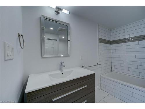 38 Abigail Avenue, Brantford, ON - Indoor Photo Showing Bathroom