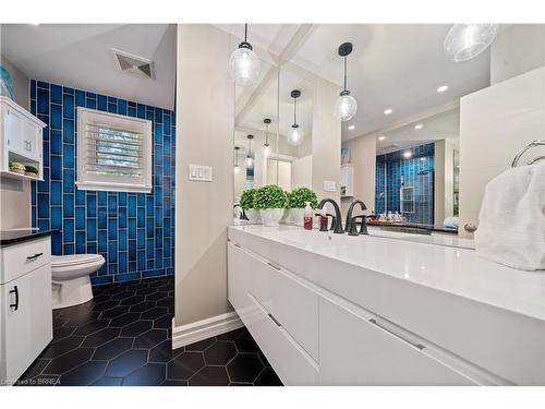 24 Admiral Road, Brantford, ON - Indoor Photo Showing Bathroom