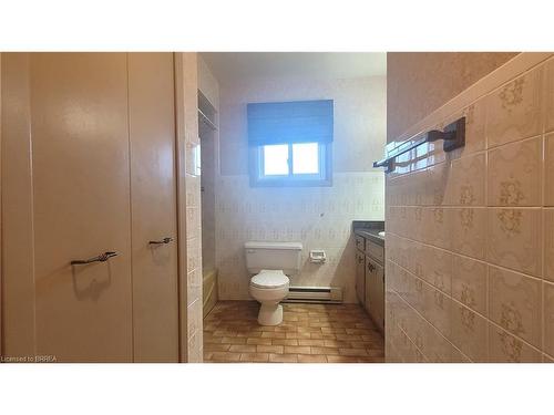 3-325 Fairview Drive, Brantford, ON - Indoor Photo Showing Bathroom