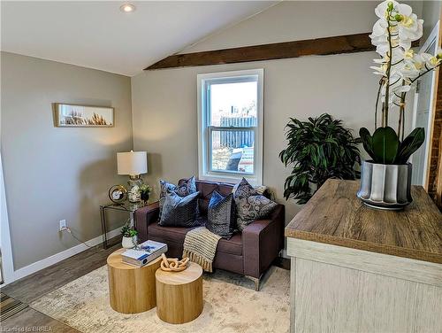 104 Catharine Avenue, Brantford, ON - Indoor Photo Showing Living Room