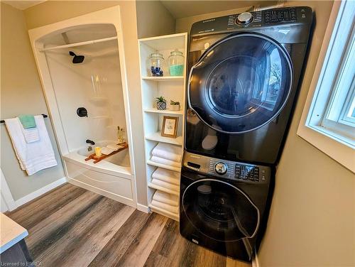 104 Catharine Avenue, Brantford, ON - Indoor Photo Showing Laundry Room