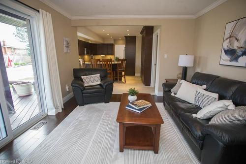 15 Pinto Court, Brantford, ON - Indoor Photo Showing Living Room