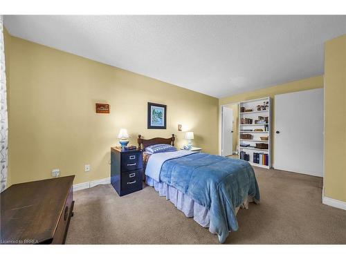203-421 Fairview Drive, Brantford, ON - Indoor Photo Showing Bedroom
