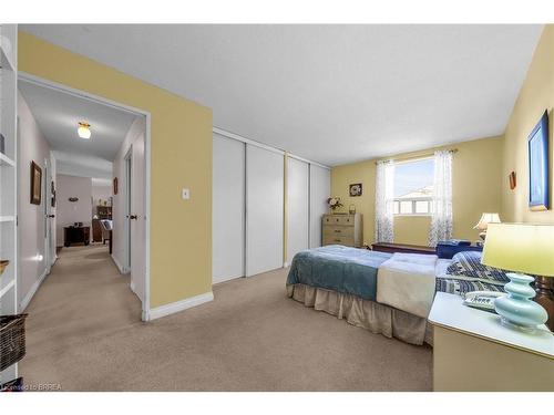 203-421 Fairview Drive, Brantford, ON - Indoor Photo Showing Bedroom