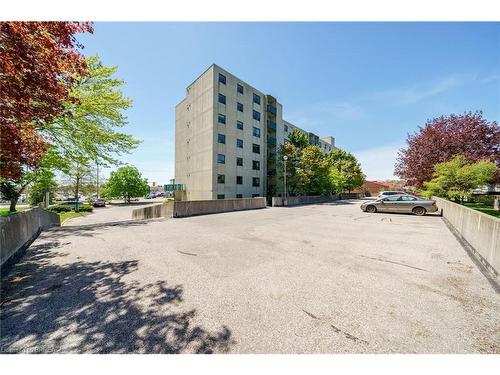 203-421 Fairview Drive, Brantford, ON - Outdoor