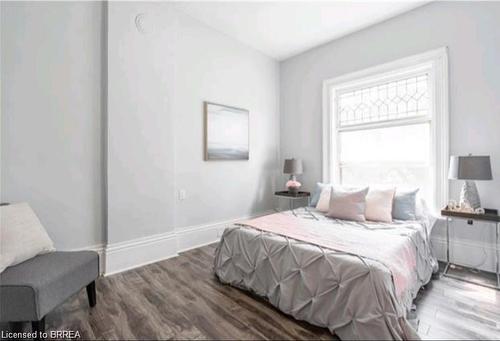 Main-129 West Street, Brantford, ON - Indoor Photo Showing Bedroom