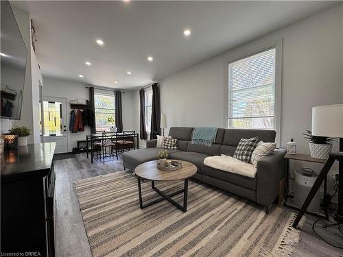 549 Waterloo Street, Hamilton, ON - Indoor Photo Showing Living Room