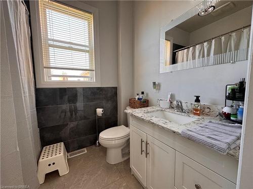 549 Waterloo Street, Hamilton, ON - Indoor Photo Showing Bathroom