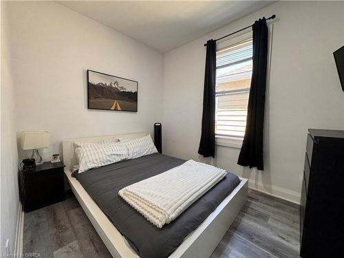 549 Waterloo Street, Hamilton, ON - Indoor Photo Showing Bedroom