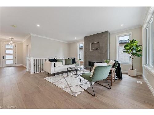 107 Judd Drive, Simcoe, ON - Indoor Photo Showing Living Room