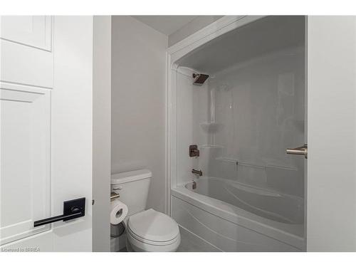 33 Vanrooy Trail, Waterford, ON - Indoor Photo Showing Bathroom