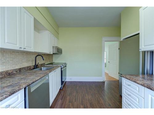 352 Dalhousie Street, Brantford, ON - Indoor Photo Showing Kitchen With Upgraded Kitchen